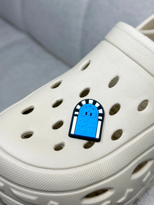 Pins crocs Porte bleu traditionnelle ZINA